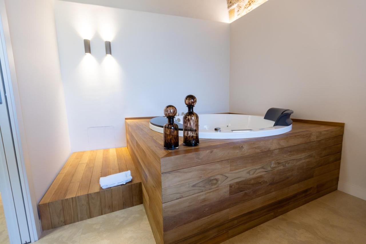 King Room Spa Bath,1267478014:JPEG